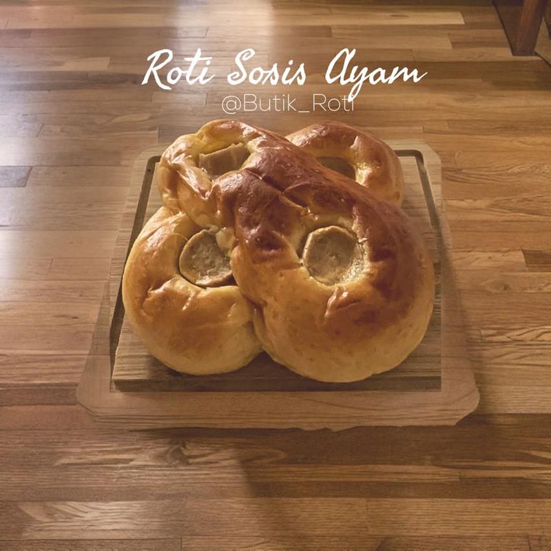 Roti sosis ayam