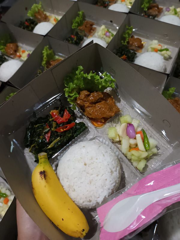 Paket Nasi Box Rendang