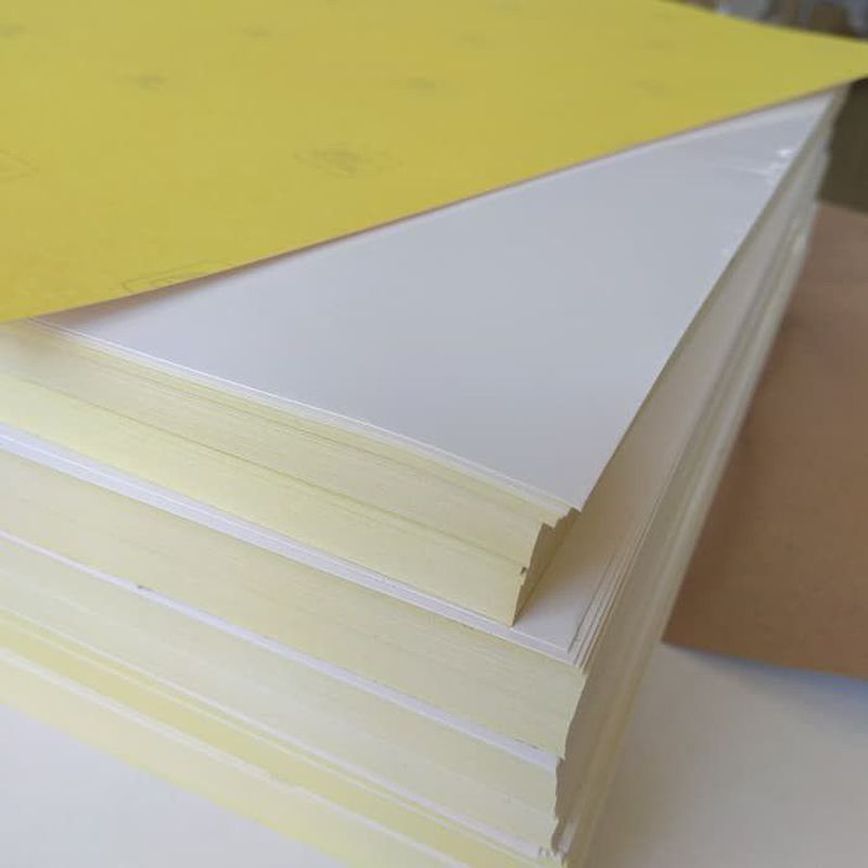 Kertas stiker