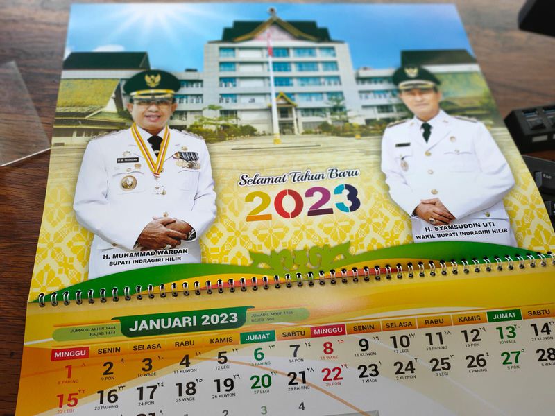 KALENDER GANTUNG