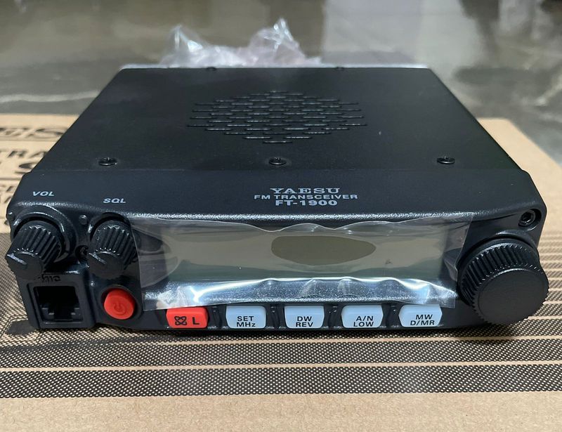 Radio Rig Yaesu FT1900 beserta kelengkapan dan instalasinya