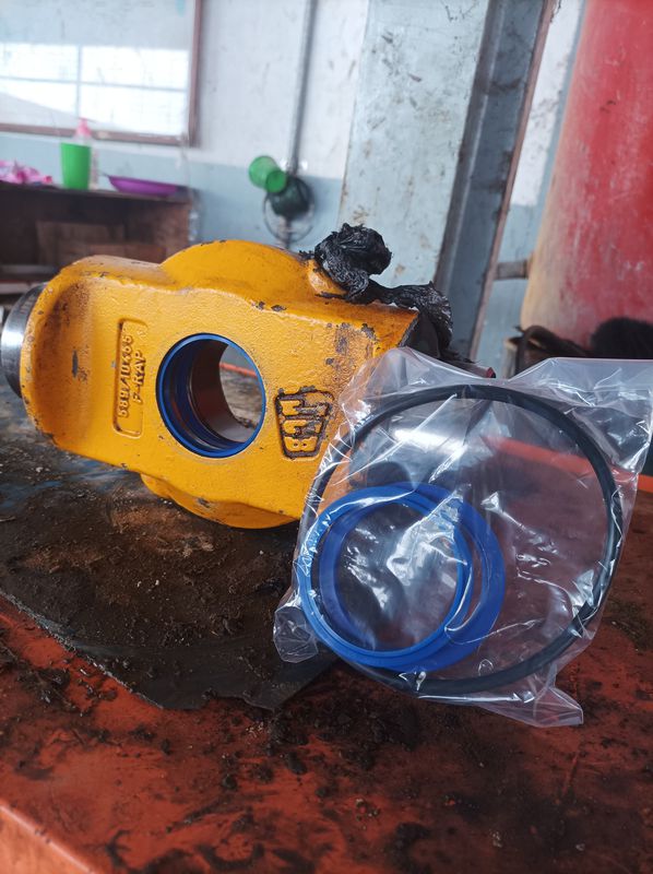 Top SLEW/SWING CYLINDER SEAL KIT JCB 3DX 550-42261, 15 Mm At Rs 1200/kit In New Delhi