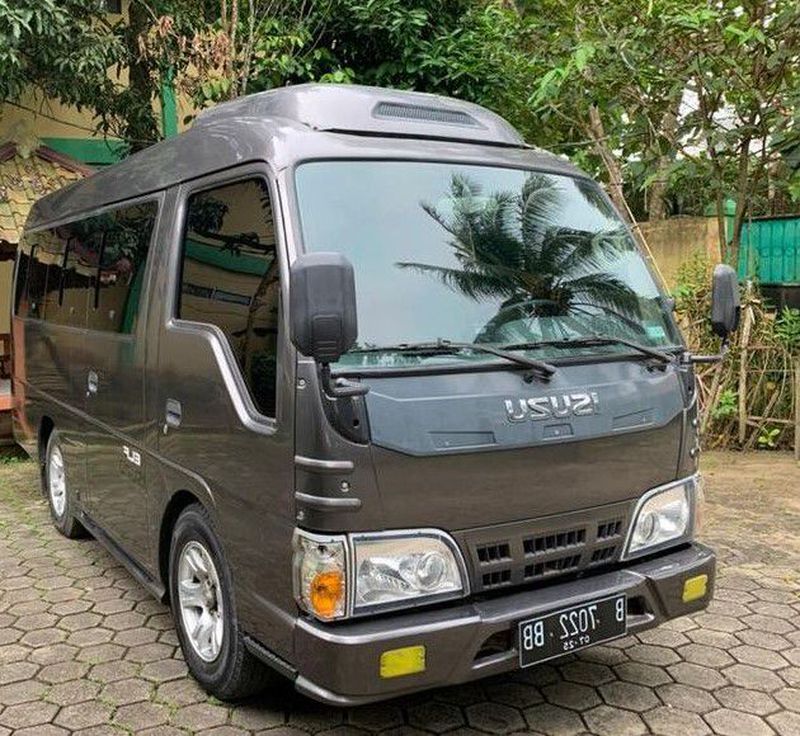 Sewa Minibus atau Kendaraan Roda Empat
