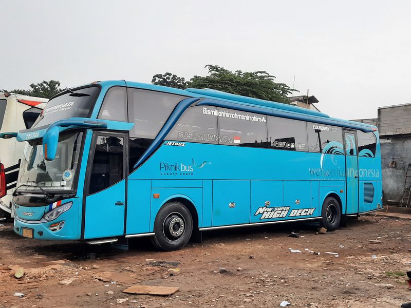 Petualangan Seru ke Taman Safari Prigen: Panduan Lengkap Sewa Bus Pariwisata Surabaya