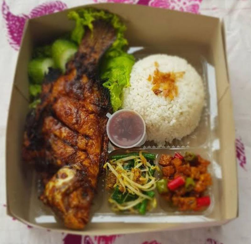 Paket Nasi Ikan Nila Goreng/Bakar