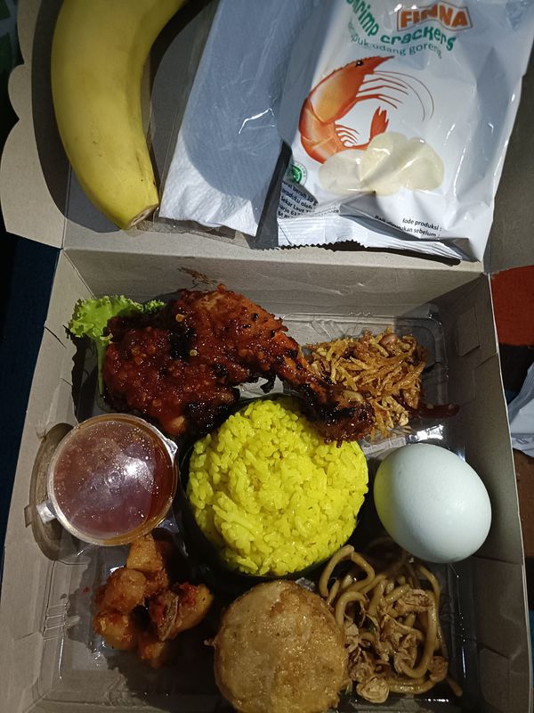 nasi kotak kuning