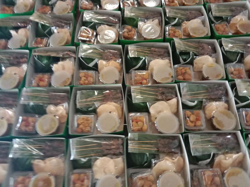 Paket nasi box sate