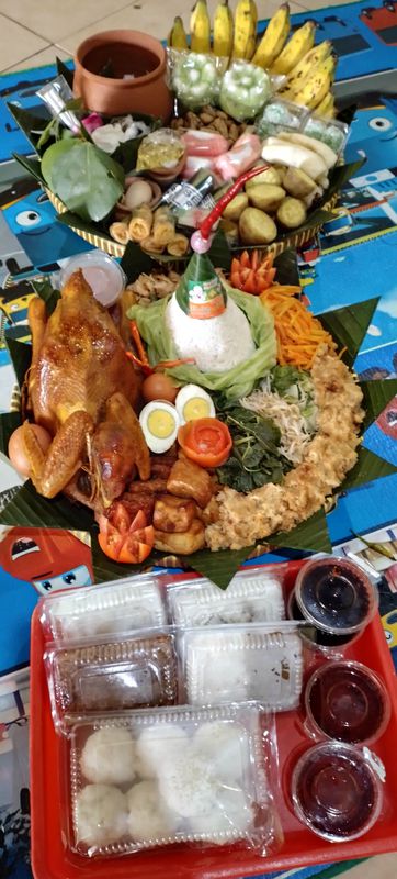 Tumpeng Robyong (ubo rampe pondasi)