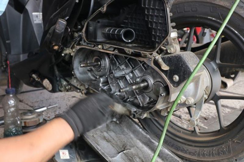 Service Kendaraan Roda 2 D 2702 F