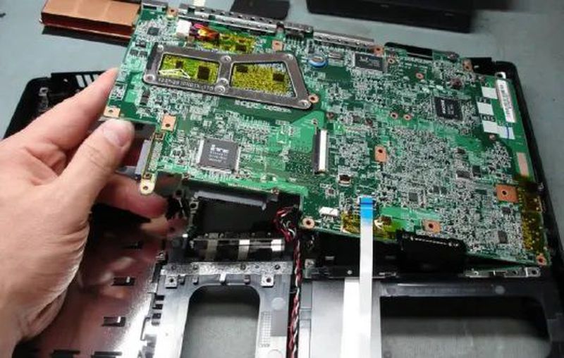 SERVICE COMPUTER RUSAK PARAH (GANTI MAINBOARD)