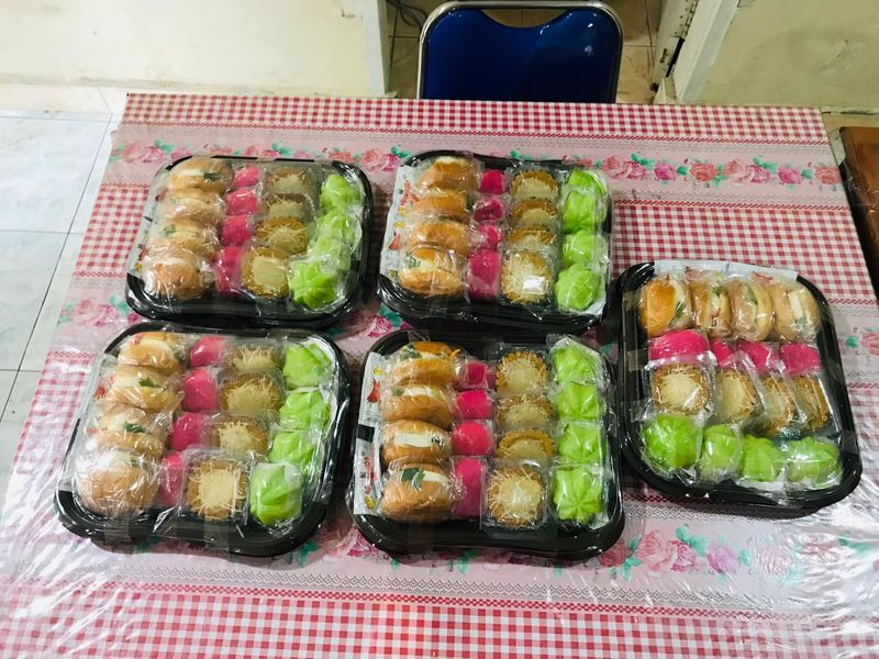 Paket Kue Nampan: Risol, Lemper, dll