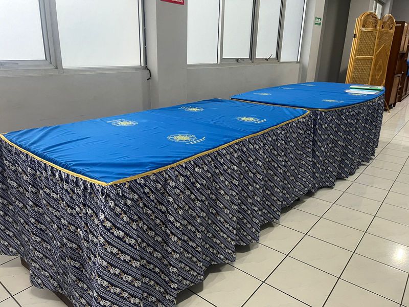 Rempel meja Prasmanan