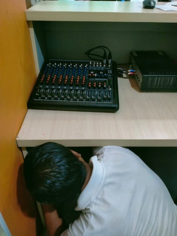 PEMASANGAN SOUND SYSTEM & INSTALASI KABEL MIC