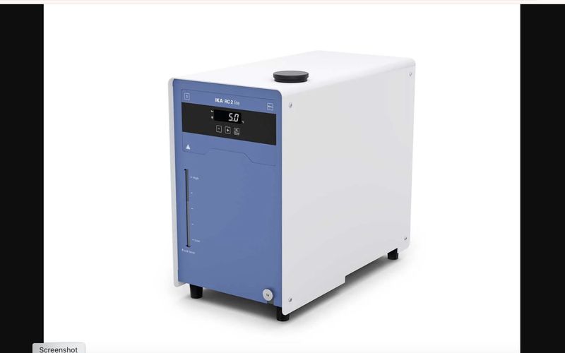 Compact recirculating chiller