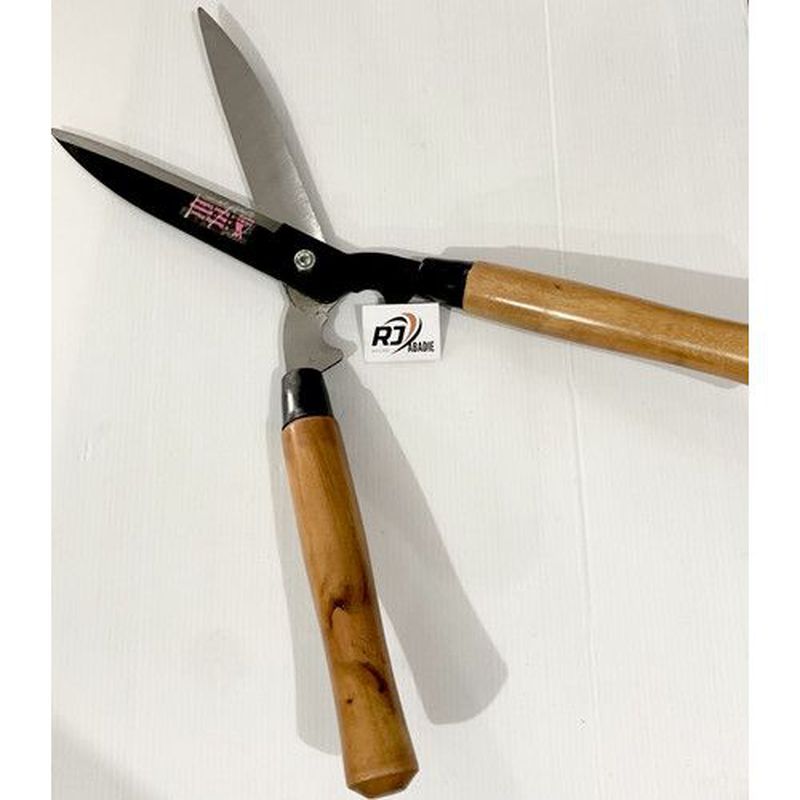 Gunting Rumput Tangkai Kayu