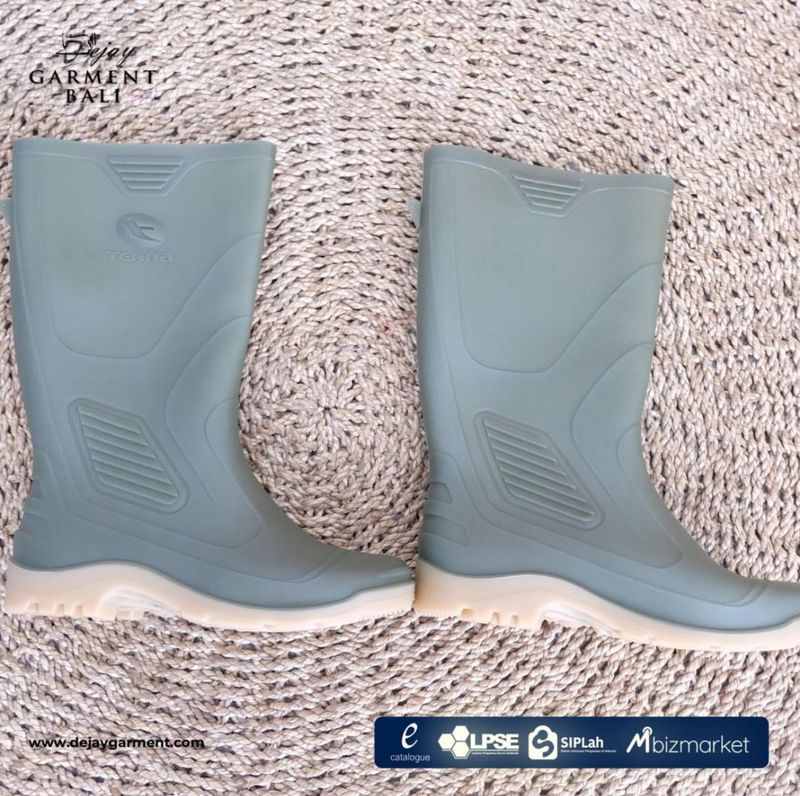 Sepatu Boot