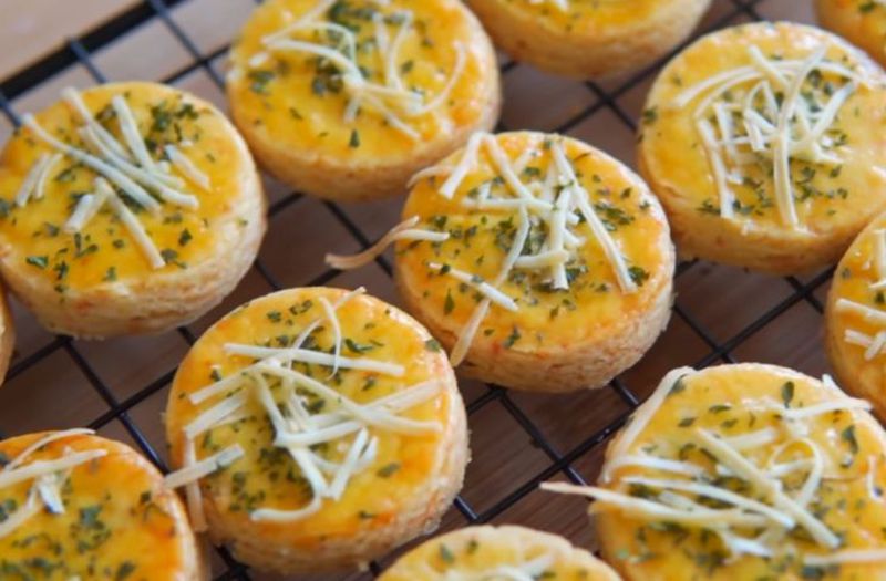 Kue Garlic Cheese