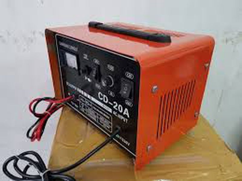 CHARGER AKI
