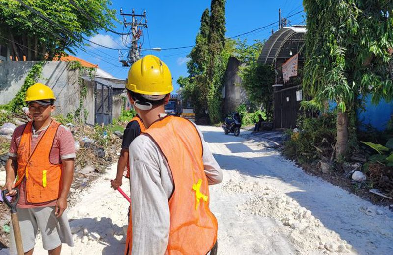 Alat Pelindung Kerja (APK) dan Alat Pelindung Diri (APD) Topi