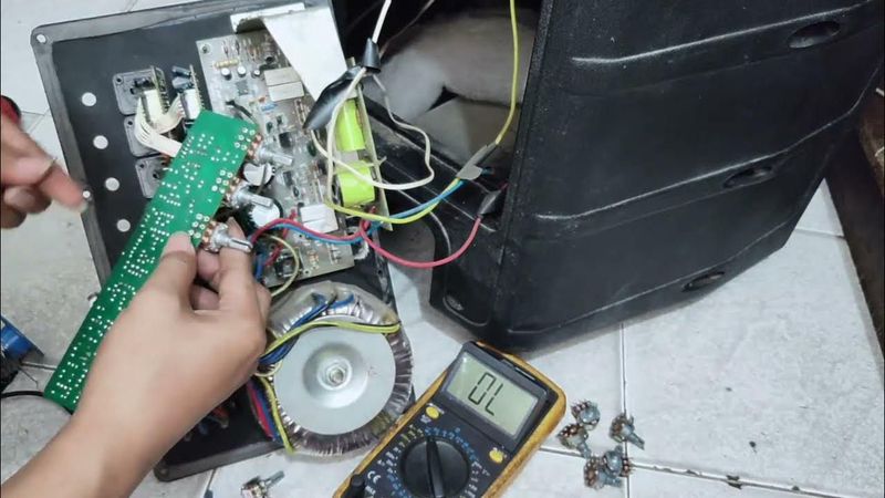 Pemeliharaan/Service Soundsystem