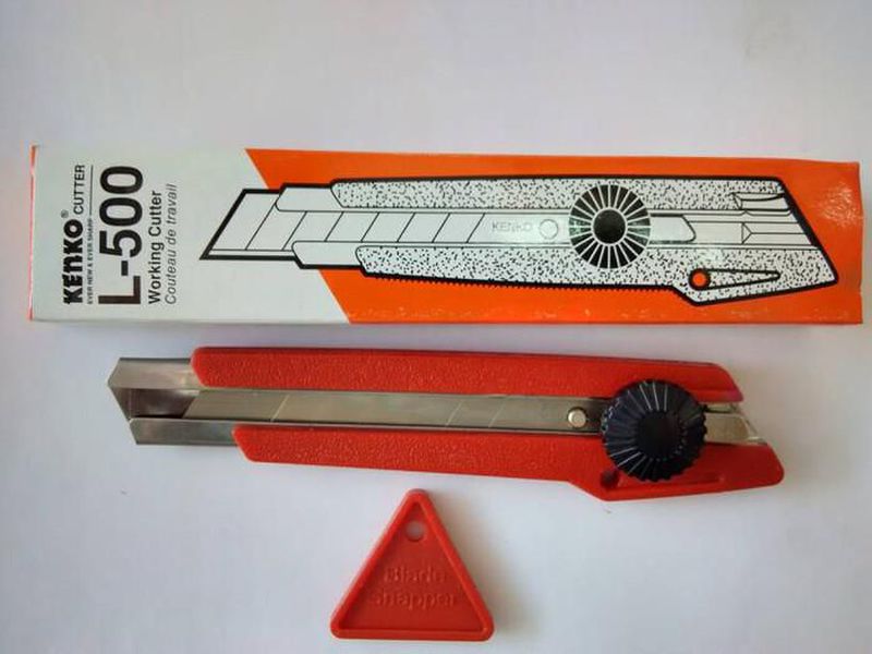 Pisau cutter besar