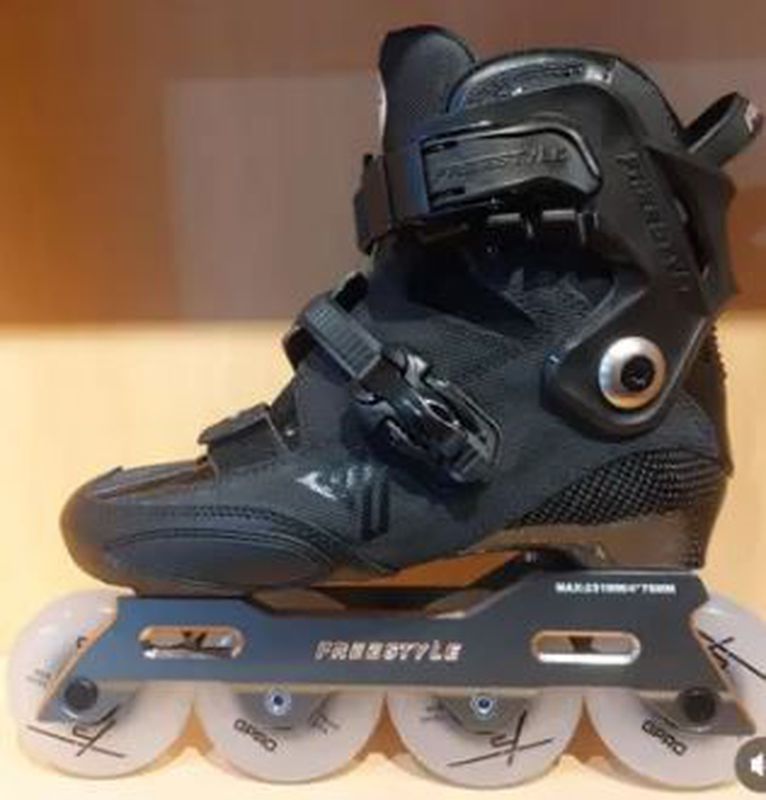 Sepatu Roda Free Style