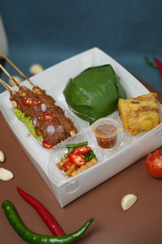 MEAL BOX SATE AYAMLENGKAP