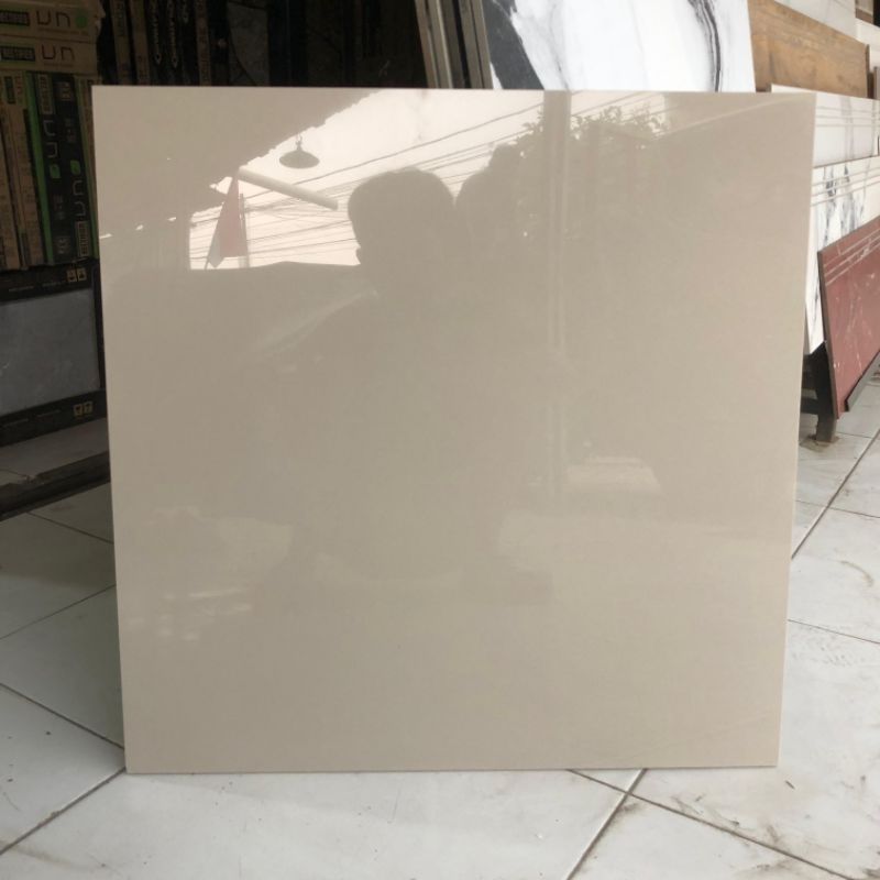 GRANIT 60X60 ARA CREAM POLOS